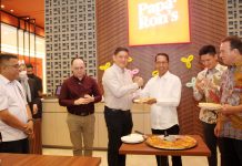 read news – Amsakar Dorong Ekonomi dan Pariwisata Terus Berkembang Wakil Walikota Batam Amsakar Achmad saat Grand Opening Restoran Paparons Pizza di One Batam Mall, Ground Floor, Selasa (2/11/2022). (Foto : abyaqsa ra - batamtv,com )