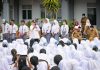 read news – Marlin Sambangi SMAN 8 Bengkong Wagub Kepri, Marlin Agustina Rudi saat menymbngi sisw siswi SMAN 8 Bengkong, Senin(7/111/2022) (foto : Muhammad amin- batamtv.com)