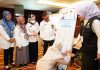read news – Penanganan TBC di Batam Harus Dilakukan secara Kolektif Setdako Batam , Jefridin Hamid (tengah) usai membuka Rapat Koordinasi Lintas Sektor Program Tuberculosis (TBC) tingkat Kota Batam Tahun 2022 di Hotel King, Rabu (16/11/2022). (Foto : muhammad amin - batamtv.com)