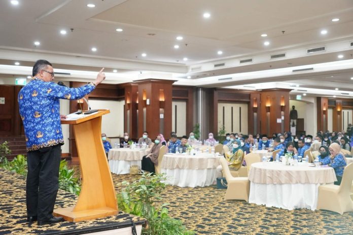 Setdako Batam, Jefridin Hamid meminta kepada pengelola kerasipan agar benar benar menjaga arsip Kota Batam . (Foto : abyaqsa ra - batamtv.com)