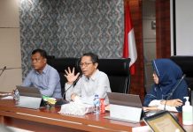read news – Kota Batam Multikultural, Amsakar: Mari Jaga Kondusifitas dengan Meminimalisir Konflik Sosial secara Kolektif Wakil Walikota Batam , Amsakar Achmad (tengah) saat membuka Rapat Koordinasi Tim Penanganan Konflik Sosial (PKS) Kota Batam di Ruang Rapat Hang Nadim Kantor Walikota Batam, Selasa (22/11/2022). (Foto : muhammad amin - batamtv.com)