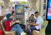 reas news – Bazar di PHRI Fest di Batam Membeludak Kepala Dinas Pariwisata Kota Batam, Ardiwinata (kanan bajuputih) sangat senang ataa ramainya peseeta yang melihat bazar di PHRI Fest di Harbourbay. (Foto : muhammad amin - batamtv.com)