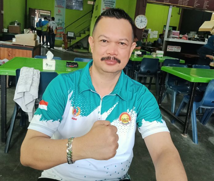 Ketua POBSI Kota Batam, Masrur Amin mengaku bangga dan apresiasi atas torehan atletnya meraih 3 emas.(foto Dwi susilo- batamtv)