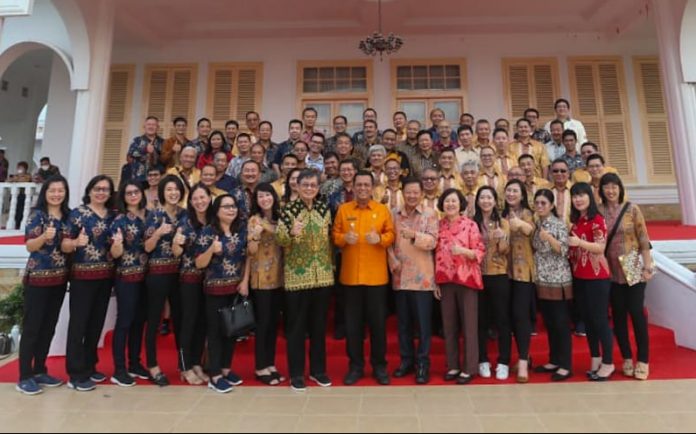 Gubernur Kepri , Ansar Ahmad usai menyaksikan pelantikan dan pengukuhan Pengurus Daerah Provinsi Kepri dan Pengurus Cabang Kabupaten / Kota Persatuan Umat Buddha Indonesia (Permabudhi) Se-Provinsi Kepri Periode 2022-2026. (Foto : dwi susilo - batamtv.com)
