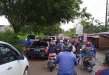 read news – ‘Pak Ogah’ Anggiat Bantu Urai Kemacetan Simpang GMP Seperti inilah kemacetan luar biasa di Jalan S Parman Simpang GMP Selasa (1/11/2022) pagi . (Foto: abyaqsa - ra - batamtv.com)