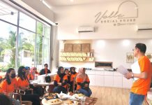 read news – Ini Dia Pelatihan Higienitas Sajian Kuliner di Batam Sebanyak 42 pelaku usaha kuliner di Batam praktek lapangan bagaimana cara penyajian kuliner yang baik dan higienis di Volla Social House Batam Kota, Jumat (04/11/2022).(Foto : abyaqsa ra - batamtv.com)