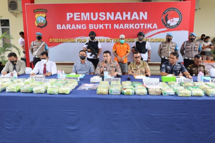 WhatsApp ImInilah tumpukan narkoba jenis sabu yang dimusnahkan di Polda Kepri, Kamis (10/11/2022) (Fopto : abyaqsa ra - batamtv.com)age 2022-11-10 at 18.28.16 Inilah tumpukan narkoba jenis sabu yang dimusnahkan di Polda Kepri, Kamis (10/11/2022) (Fopto : abyaqsa ra - batamtv.com)