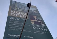 read news – Warga Heboh Temukan Mayat di Atas Reklame Depan Pollux Habibie Inilah kondisi pria tanpa identitas yang ditemukan warga dalam keadaan tak bernyawa, Sabtu (12/11/2022) (Foto : muhammad amin - batamtv.com_)