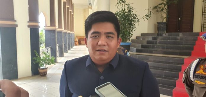 Bupati Bintan, Roby Kurniawan mengatakan, pihaknya tengah menjalin komunikasi baik dengan buruh dan para investor terkait rencana kenaikan UMK Kabupaten Bintan 2023 mendatang. (Foto : abyaqsa ra - batamtv.com)