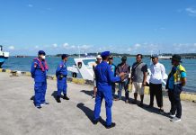 read news – Pengemudi Kapal, Waspadai Cuaca Buruk di Perairan Tanjungpinang Personil Satpolairud Polresta Tanjungpinang menyampaikan himbauan untukj mewaspadai kondisi di perairan Tanjungpinang dan sekitarnya mengingat ancaman cuaca buruk yang terjadi. (Foto : dwi susilo - batamtv.com)