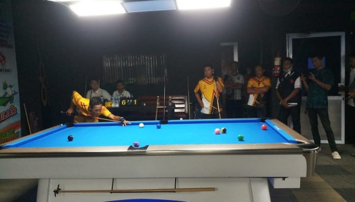 Atlet cbor biliar Bintan yang tengah berjaya saat berhasil menjadi juara umum cabor biliar, Selasa (8/11/2022) (foto : Dwi Susilo - Batamtv.com)