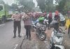 read news – Buruh Batam Gelar Aksi Demo ke Graha Kepri Kapolske Seibeduk, AKP Betty Novia memimpin pengamanan terhadap buruh yang berdemo Kamis kemarin (Foto muhammad amin - batamtv.com)