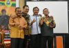 read news- Ansar Ahmad Motivasi Pemuda di Karimun jadi Generasi Hebat Gubernur Kepri, Ansar Ahmad usai mengisi penyuluhan wawasan kebangsaan kepada para palajar, pemuda dan masyarakat Karimun yang berlangsung Sabtu (12/11). (foto : dwi susilo - batamtv.com)