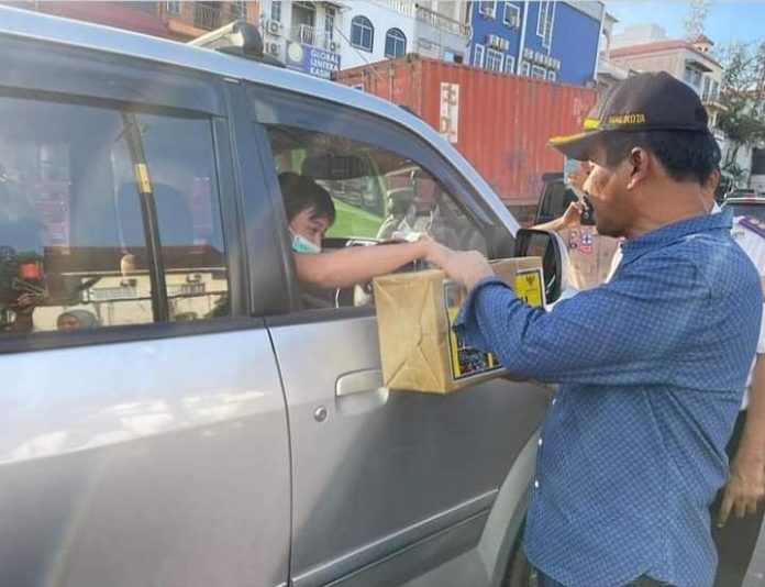 Walikota Batam, HM Rudi, memimpin langsung aksi penggalangan dana untuk korban Gempa Cianjur, Selasa (22/11/2022) (Foto : abyaqsa ra - batamtv.com)