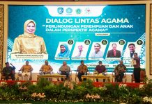 read news – Dialog Lintas Agama dalam Kasus Kekerasan Perempuan dan Anak di Kepri Ketua Lembaga Koordinasi Kesejahteraan Sosial (LKKS) Provinsi Kepulauan Riau Dewi Kumalasari Ansar (keempat dari kiri) membuka secara resmi kegiatan Dialog Lintas Agama Provinsi Kepulauan Riau tahun 2022 di Aula Wan Seri Beni, Dompak, Rabu (21/12). Dari perspektif agama Dewi Ansar melihat dalam setiap agama tentunya menjunjung tinggi martabat wanita dan menempatkan anak-anak sebagai karunia Tuhan Yang Maha Kuasa dan wajib dijaga dan dilindungi sebagai amanah sang pencipta yang kelak akan dipertanggungjawabkan. (Foto : Dwi Susilo - batamtv.com)