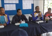 read news – Ketua Umum PTMSI Kota Batam M Kamaludin Beri Penghargaan ke Peraih Medali Porprov Ketua Persatuan Tenis Meja Seluruh Indonesia (PTMSI) Kota Batam , Muhammad Kamaludin, (kedua dari kanan) mewakili PTMSI Kota Batam memberi penghargaan atau apresiasi kepada para atlet mereka di cabang olahraga tenis meja yang menjadi juara umum pada cabor Tenis meja. Dia mengatakan keberhasilan para atlet binaanya tidak lepas dari para official dan pelatih serta orang tua yang telah mendukung mereka. (Foto Abyaqsa Ra - batamtv.com)