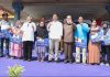 HM Rudi: Kebijakan Bantuan Langsung ke Warga akan Berubah di Tahun 2023 Wali Kota Batam, Muhammad Rudi (tengah kemeja putih) usai menyerahkan BLT di Kecamatan Galang, Senin (5/12/2022). HM Rudi mengatakan saat ini, yang sedang bergulir adalah program Bantuan Langsung Tunai dari Pemerintah Kota (Pemko) Batam. Namun, tahun mendatang, BLT dalam rangka membantu warga yang terdampak kenaikan BBM ini, akan diubah pola dan dan programnya. (Foto : Muhammad Amin - batamtv.com)