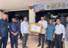read news – Bantuan untuk Korban Gempa Cianjur dari Warga Batuaji Terkumpul Rp219.704.100 Wali Kota Batam, Muhammad Rudi (ketiga dari kiri) resmi menerima bantuan untuk korban bencana gempa bumi di Cianjur, Jumat (23/12/2022) lalu. Bantuan itu berasal dari seluruh masyarakat Kecamatan Batuaji . Bantuan itu kemudian disalurkan bersamaan dengan bantuan dari kecamatan lain di Batam. Bantuan itu, kata HM Rudi secara simbolis diserahkan perwakilan masyarakat Batuaji kepada HM Rudi. (foto : abyaqsa ramadan - batamtv.com)