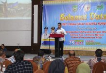 read news – Warga Asal Lintau Buo Gelar Silaturahmi Bersama Bupati Eka Putra Walikota Batam HM Rudi saat memberikan sambutan Minggu (25/12/2022). Dia menegaskan bahwa perantau Tanah Datar di Batam adalah warga Batam. Untuk itu dia merasa lebih tepat menyebut warga Batam asal Tanah Datar. (foto : muhammad amin - batamtv.com)