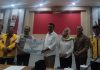read news – Pemprov Kepri Serahkan Bantuan Korban Banjir di Natuna Gubernur Propinsi Kepri, Ansar Ahmad melalui Sekretaris Daerah Provinsi Kepulauan Riau Adi Prihantara menginstruksikan BPBD Kepri untuk mengirimkan bantuan logistik ke Tambelan dan Natuna. Dia juga memerintahkan kepada jajaran dibawahnya untuk mengalokasikan bantuan dari Pemerintah Provinsi Kepulauan Riau bagi korban bencana alam banjir di Kabupaten Natuna . (Foto : Dwi Susilo - batamtv.com)