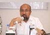 read news – Dinas Pariwisata Kepri Dukung Gelaran Festifal Layang Layang Plt Kepala Dinas Pariwiaata Kepri, Luki Zaiman Prawira sebut Dispar Kepri dukung kegiatan yang meningkatkan pariwiaata Kepri, Jumat (09//12/2022). Luki berharap festival itu menjadi daya tarik wisatawan berkunjung ke Kepri. Luki mengajak warga saksikan event festival layang-layang Ahad (11/12/2022) (Foto : Dwi Susilo - batamtv.com)