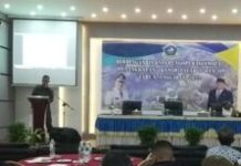 read news – Nelayan Bintan Gunakan Alat Tangkap Ikan Ramah Lingkungan Kepala Dinas Perikanan Bintan Fachrimsyah menjelaskan sosialisasi ini digelar kepada nelayan agar setiap peralatan tangkap yang digunakan sesuai dengan lingkungan, Rabu (7/12) pagi di Bintan. Ia menyebutkan ada ada 1.500 pics jaring udang, 265 roll kawat bubu dan 1.000 pics bubu ketam yang akan disalurkan. untuk nelayan. (Foto : Dwi Susilo - batamtv.com)