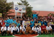 read news – Penjaringan Bibit Pemain Handal Kepri Melalui Basketball Tournament Smansa Cup Kepala Dinas Pendidikan Kepri Dr. Andi Agung, SE, MM. (keempat dari kiri) usai membuka Basketball Tournament SMANSA Cup Senin (12/12/2022). SMANSA Cup IV ini dikuti 18 team dari berbagai sekolah lanjutan tingkat atas (SMA) sederajat se kota Tanjungpinang Bintan. (Foto : Dwi Susilo - batamtv.com)