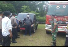 read news – Apel Gabungan Antisipasi Kondisi Darurat saat Hadapi Cuaca Buruk Komandan Pangkalan TNI AL Bintan, Kolonel Laut (KH) Farid Ma’ruf saat mengikuti Apel Gabungan Kesiapsiagaan dalam rangka antisipasi cuaca buruk, gelombang dan curah hujan tinggi yang bisa mengakibatkan kecelakaan laut dna bencana alam, Kamis (8/12/2022). Apel gabungan digelar di Mapolsek Gunung Kijang Kawal, Kecamatan Gunung Kijang, Kabupaten Bintan, Provinsi Kepri dipimpin oleh Kapolsek Gunung Kijang Iptu Sugiyono. (Foto : Dwi Susilo - batamtv.com)