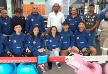 read news – Enam Atlit Terbaik Muaythai Kepri Ikuti Pelatnas di Banten Enam atlet Muaythai Perwakilan dari Kepri yang akan mengikuti seleksi nasional di Banten, dilepas secara resmi Rabu (14/12/2022) . Pelepasan yang dilakukan di Vitka Fitness Tiban, dihadiri Ketua Pengprov Muaythai Kepulauan Riau, Yudiarta Rustam (belakang, kemeja putih) (Foto : Muhammad Amin - batamtv.com)