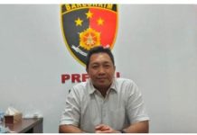 read news – Perempuan di Tanjungpinang jadi Korban Jambret Kasat Reskrim Polresta Tanjungpinang, AKP Ronny Burungudju mengatakan korban adalah seorang perempuan inisial EA (21) di Tanjungpinang yang menjadi korban jambret. Korban langsung melaporkan kejadian ini ke Polresta Tanjungpinang . Minggu (25/12/2022) malam sekitar pukul 23.00 WIB kemarin. (foto : dwi susilo - batamtv.com)