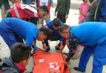 read news – Sehari Tenggelam, Tubuh Kyoko Ditemukan Tak Bernyawa Proses Evakuasi jenazah Kyoko (17) korban tenggelam di Pantai Trikora Bintan , Selasa (27/12/2022). (foto : dwi susilo - batamtv.com)
