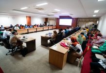 read news – Adi Prihantara Minta ASN dan Sekretaris Perangkat Daerah Terapkan Good Governance Sekretaris Daerah Provinsi Kepulauan Riau Adi Prihantara (meja kiri , duduk di tengah) dalam acara Pertemuan ke-II Forum Sekretaris Perangkat Daerah se-Provinsi Kepulauan Riau di Kantor Gubernur, Dompak, Jum'at (09/12). Adi fokus membahas pelaksanaan reformasi birokrasi pada pejabat Aparatur Sipil Negara bersama Sekretaris Perangkat Daerah, yang diimplementasikan di masing-masing Organisasi Perangkat Daerah di lingkungan Pemprov Kepri. (Foto : Dwi Susilo - batamtv.com)
