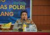 read news- Kapolda Kepri Dijabat Brigjenpol Tabana Bangun Kabid Humas Polda Kepri Kombes Pol Harry Goldenhardt saat dijumpai pewarta, Minggu (25/12/22) mengatakan Kapolda Kepri Irjen Pol Aris Budiman selanjutnya diangkat dalam jabatan baru sebagai Analis Kebijakan Utama Bidang Binkar SSDM Polri. Harry menyebut alih tugas atau mutasi jabatan merupakan proses yang biasa terjadi dan pasti terjadi di lingkungan Polri. (foto : abyaqsa ramadhan - batamtv.com)