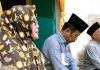 read news – HM Rudi dan Marlin Ziarahi Makam di Pulau Penyengat Wagub Kepri, Marlin Agustina (kiri) dan Walikota Batam, HM Rudi berziarah di makam di Penyengat , Kamis (19/1/2023) petang, kembali mengunjungi pulau mas kawin Sultan Mahmud Syah kepada Raja Hamidah. Begitu Maghrib tiba, HMR dan Marlin salat berjamaah di Masjid Raya Sultan Riau, atau dikenal dengan Masjid Penyengat. ( foto : dwi susilo - batamtv.com)