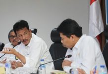 read news – HM Rudi Minta ke BPKAD Batam Segera Selesaikan Laporan Keuangan HM Rudi menggesa Badan Pengelolaan Keuangan dan Aset Daerah (BPKAD) Batam untuk segera melaporkan keuangan daerah ke Badan Pemeriksaan Keuangan (BPK). Rudi meminta data keuangan 2022 langsung dilaporkan secepatnya agar pemeriksaan segera diselesaikan, Rudi di acara yang dihadiri Kepala BPK Kepri, Jariyatna, Rabu (25/1/2023). ( foto : abyaqsa ramadan - batamtv.com)