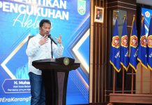 read news – Pengurus Karang Taruna se-Batam Dilantik Walikota Batam HM Rudi saat melantik Pengurus Karang Taruna se Kota Batam . HM Rudi menyebut Karang Taruna sebagai mitra pemerintah yang sangat potensial dalam pembangunan Kota Batam untuk saat ini dan masa depan. Dia mengucapkan selamat ke pengurus yang telah dilantik dan mari bersama membangun Kota Batam tercinta inidi aula Engku Hamidah Lantai IV Kantor Walikota Batam di Batam Center, Sabtu (7/1/2023) pagi. ( foto abyaqsa ramadan - batamtv.com)