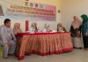read news – Ibu Rumah Tangga dan Remaja Putri di Bengkong Ikuti Pelatihan Tata Rias Acara berbentuk Road Show Pelatihan Tata Rias tahun 2023 ini dihadiri langusung Wagub Kepri, Marlin Agustina ( ketiga dari kiri) di Fasum Bengkong Indah, Kecamatan Bengkong, Kota Batam, Selasa (3/1) pagi. Menurut Marlin Agustina pelatihan ini mungkin bukan skala besar. Tapi ini merupakan langkah kecil untuk sampai pada langkah besar. Jalan untuk terus memperkuat dan mempererat silaturahmi. ( foto : muhammad amin - batamtv.com)