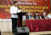 read news – Pasca Dilantik, Anggota PPS Kota Batam Siap Jalankan Tugas Wali Kota Batam, Muhammad Rudi dalam acara Pelantikan Anggota Panitia Pemungutan Suara (PPS) di Hotel Pacific Palace Batam, Selasa (24/1/2023). HM Rudi mengajak semua masyarakat Batam untuk menyukseskan Pemilihan Umum (Pemilu) 2024 di Kota Batam. HM rudi terus mengajak semua pihak demi kesuksesan penyelenggaraan Pemilu 2024 di Batam. ( foto : muhammad amin - batamtv.com)