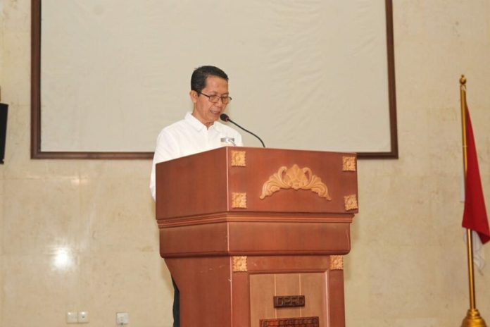 Wakil Wali Kota Batam Amsakar Achmad saat hadir dalam Rapat Paripurna Laporan Pansus Pembahasan Rancangan Peraturan Daerah (Ranperda) Penyelenggaraan Kearsipan sekaligus pengambilan keputusan, Rabu (25/1/2023). Amsakar mengatakan dalam Rapat Paripurna,  bahwa Perda Arsip ini diputuskan saat paripurna  sepakat menyetujui Ranperda ini menjadi Perda. ( foto abyaqsa ramadan - batamtv.com)