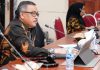 read news- Dokumen RDTR Tiga Kecamatan di Batam Telah Ditetapkan Sekretaris Daerah (Sekda) Kota Batam Jefridin menjelaskan RDTR ini berfungsi untuk menentukan kesesuaian dokumen perencanaan dengan implementasi pembangunan di lapangan. Untuk melakukan pembangunan, kata Jefridin salah satu sayaratnya adalah adanya RDTR yang merupakan dasar acuan dari diterbitkannya dokumen persyaratan dasar pembangunan, Kamis (26/1/2023). ( Foto : abyaqsa ramadan - batamtv.com)