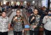 read news – Pemko Batam Sukseskan E-Katalog Lokal Batam Sekretaris Daerah (Sekda) Kota Batam Jefridin Hamid, (kedua dari kiri) dalam diseminasi Kebijakan Katalog Elektronik dan Pencantuman Produk pada Katalog Elektronik di Kantor Wali Kota Batam, Kamis (26/1/2023). Jefridin mengatakan Pemerintah Kota Batam juga telah menerapkan sistem non tunai, mulai dari belanja hingga Pendapatan Asli Daerah (Pajak dan Retribusi Daerah). ( foto : abyaqsa ramadan - batamtv.com)