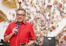 read news – Penyelenggaraan Pertemuan MARA dari Malaysia, Jefridin: Berkah untuk Batam Setdako Batam, Jefridin mengapresiasi kedatangan para pengusaha dari Malaysia yang menggelar pertemuan di Batam Jumat, Makan malam dilangsungkan di Wewey Restoran Harbourbay, Batam Jumat (27/1/2023). Jefridin mengapresiasi kegiatan yang digelar oleh MARA bertajuk MARA Batam International Exhibition 2023 (MbEX23) yang resmi dibuka resmi Walikota Batam di Mega Mall, Batam Center pertanda Pariwisata Batam kembali pulih. ( foto : abyaqsa ramadana - batamtv.com)