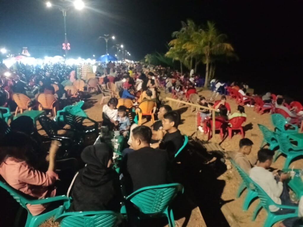 read news - Suasana Puluhan Warga di Gurindam 12 Tepi Laut Tanjungpinang -  news & streaming