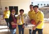 read news – Ratusan Paket Sembako Disalurkan ke Warga di Tanjungpinang Organisasi Kemasyarakatan Perkumpulan Teo Ceuw di Tanjungpinang, Kepulauan Riau mendistribusikan bantuan seribu paket sembako untuk warga yang akan merayakan hari besar keagamaan, imlek 2023. Wakil Ketua I Perhimpunan Teo Chew Tanjungpinang, Hartojo alias Among (kanan) bersama pengurus saat menyerahkan sembako untuk warga yang akan merayakan Imlek 2023, di pelataran Gedung baru, Perhimpunan Teo Chew Tanjungpinang, JL. Pos, Minggu (8/1/2023). ( foto : dwi susilo - batamtv.com)