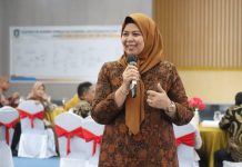 read news – Sosialisasi Peningkatan, Pembinaan dan Pengawasan untuk Guru Digelar di Bintan Ketua Komisi IV DPRD Kepri Hj. Dewi Kumalasari Ansar resmi membuka kegiatan Sosialisasi Peningkatan, Pembinaan dan Pengawasan bagi Guru terhadap Perilaku Peserta Didik di SMA, SMK dan SLB se-Kabupaten Bintan tahun 2023 di Aula Kantor Bupati Bintan, Sabtu (14/01). ( foto : abdi perdana - batamtv.com)