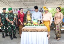 read news – Walikota Batam Ikuti Upacara Hari Amal Bhakti Kemenag Walikota Batam HM Rudi (tengah berpeci hitam) usai Upacara Hari Amal Bhakti Kemenag RI tingkat Kota Batam yang dipusatkan di Dataran Engku Putri. Muhammad Rudi menyampaikan apresiasi atas peran Kemenag RI yang telah berperan menjaga kerukunan dan kekompakan antar umat beragama khususnya di Kota Batam, Selasa (3/1/2023). ( foto abyaqsa ramadan = batamtv.com)
