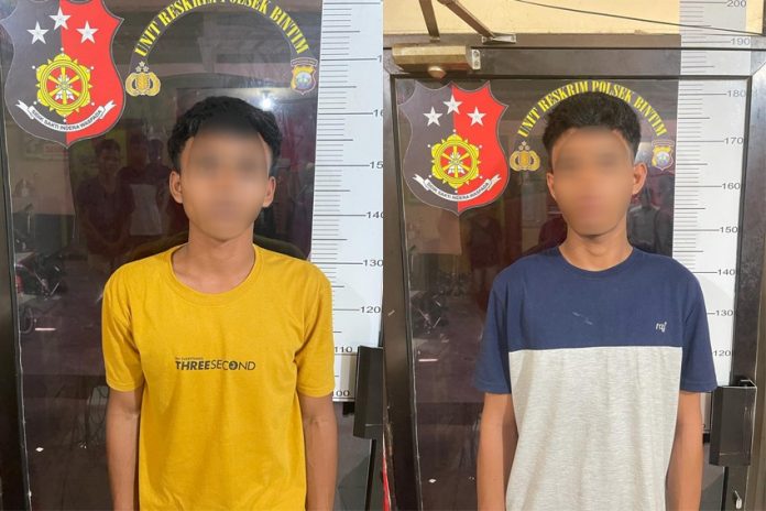 Kapolsek Bintan Timur AKP Suardi mengatakan  anggotanya telah melakukan penangkapan terhadap 2 orang yang diduga telah melakukan pencurian sepeda motor di jalan Nusantara yang terjadi pada tanggal 14 Desember 2022 lalu. Keduanya berinisial MZ (18) dan FJ (18) keduanya warga Tanjungpinang, sedangkan pemilik sepeda motor adalah  Cukhui yang beralamat di Kelurahan Gunung Lengkuas. ( foto : dwi susilo - batamtv.com)
