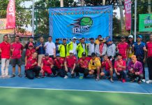 read news – Turnamen KU 100 Se-Kepri Digelar PELTI Pelti Kepri menggelar Turnamen KU 100 se-Provinsi Kepri.Even sebagai bagian dari program kerja Pengda Pelti Kepri dan menyambut tahun baru 2023. Ketua Pengda Pelti Kepri Junaidi Putra (berdiri, tengah jaket kuning, tanpa topi) didampingi Ketua pelaksana turnamen, mengatakan, mengawali tahun 2023 ini beberapa event akan di gelar. Tenis yunior Nasional direncanakan di Batam dan dilanjutkan pertandingan Tenis prestasi di Tanjungpinang. ( foto : dwi susilo - batamtv.com)