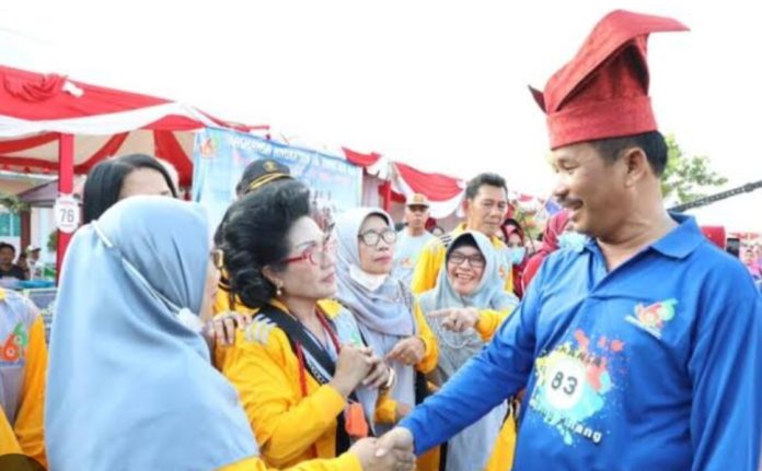 HM Rudi selaku Ketua Umum IKASMANSA mengatakan Konser musik Juicy Luicy  akan digelar oleh Ikatan Keluarga Alumni SMAN 1 Tanjungpinang (IKA SMANSA)  Sabtu (28/01/2023) besok di Melayu Square. Acara  disejalankan dengan soft openingnya.  IKASMANSA sebagai entitas perkumpulan alumni ingin berkontribusi untuk meningkatkan gairah perekonomian Tanjungpinang melalui ekonomi kreatif. ( foto : dwi susilo - batamtv.com)