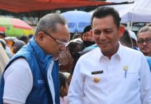 read news – Wuih, Gubernur Ansar Ahmad akan Gelontorkan lagi Bunga Nol Persen ke UMKM Gubernur Kepri Ansar Ahmad (kanan) akan melanjutkan subsidi bunga nol persen untuk pelaku UMKM tahun 2023. Ansar menyebut, kredit bunga nol persen terbukti mampu membantu pelaku UMKM mendapatkan tambahan modal usaha tanpa perlu memikirkan bunga pinjaman karena sepenuhnya disubsidi Pemprov Kepri. Dari data Dinas KopUKM Kepri, per Agustus 2022 realisasi bunga kredit telah mencapai angka Rp650 juta lebih. Dengan rincian Rp186 juta lebih di tahun 2021 dan Rp464 juta lebih di tahun 2022. ( foto dwi susilo - batamtv.com)